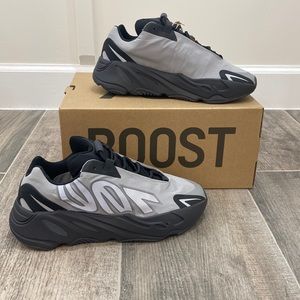 AUTHENTIC Yeezy 700 mnvn sneakers